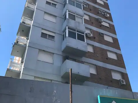 Martin Y Omar 100, Piso 6