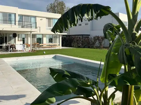 Casa en Alquiler en El Canton - Norte, USD 2.200