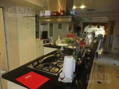 Casa 7 ambientes con 4 baños