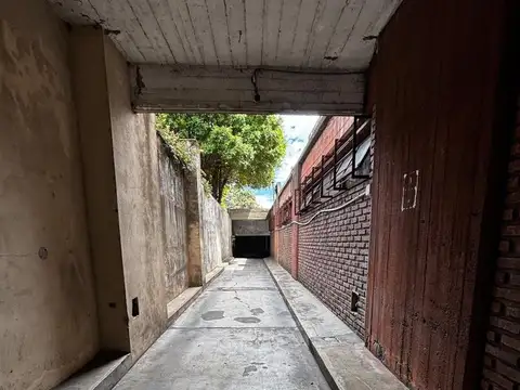 COCHERA TECHADA EN EDIFICO - VILLA LUGANO