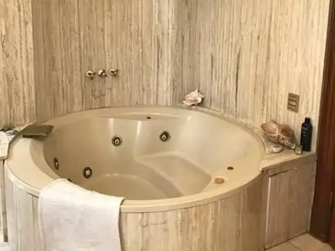 CASA 5 DORMITORIOS PREMIUM EN ZONA CENTRO