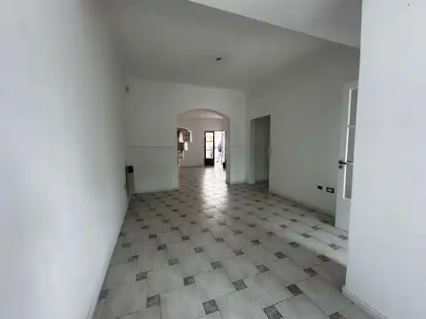 Casa 2 dormitorios cochera jardín parrillero terraza