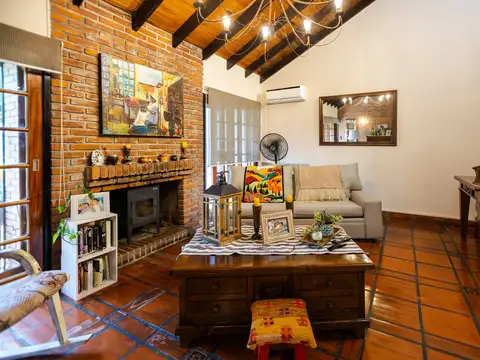 Casa 4 ambientes con 2 baños