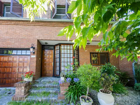 Casa en alquiler 4 ambientes  jardin piscina en Martinez Fleming / Panamericana