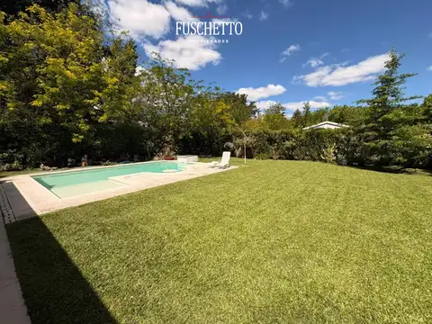 Casa en Alquiler con 1 cochera