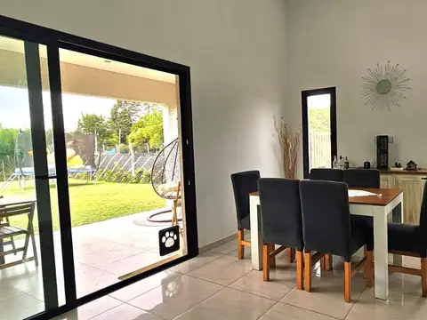 Casa en Venta con 3 cocheras