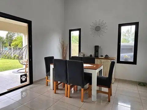 Casa 5 ambientes con 2 baños