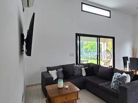 Casa 5 ambientes en una planta con pileta y quincho en Pilar