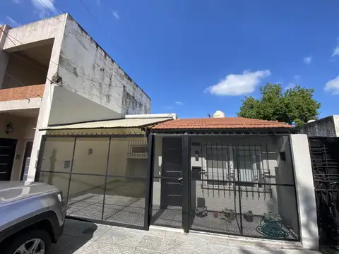 Casa PH de 3 Amb. Al Frente con Garage, Bermudez 1300, Lomas de Zamora
