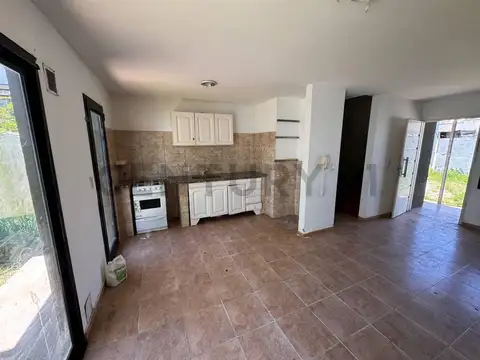 Casa 3 ambientes con 2 baños