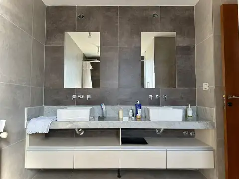 Departamento 4 ambientes con 3 baños