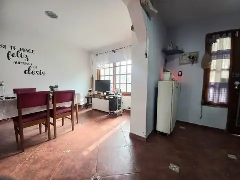 Venta casa 5 ambientes con jardin, Temperley