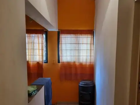 Casa 6 ambientes con 2 baños