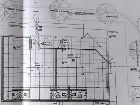 venta de 2 locales comerciales frente al dalvian.-