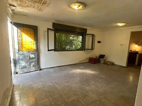 CASA EN VENTA GONNET 2 DORMITORIOS PATIO RECICLAR