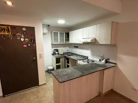 Departamento de 2 ambientes con balcón y cochera  en Quilmes