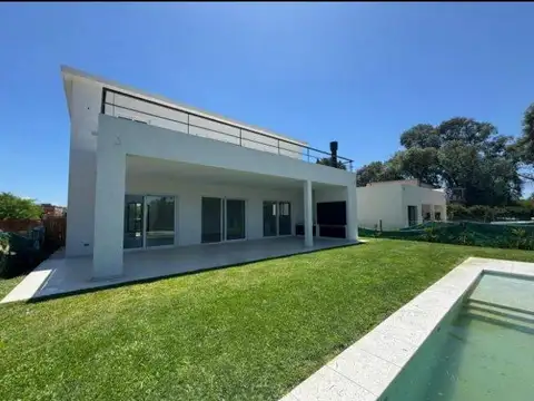 Casa en Venta en Pilar del Este - San Ramon, USD 250.000