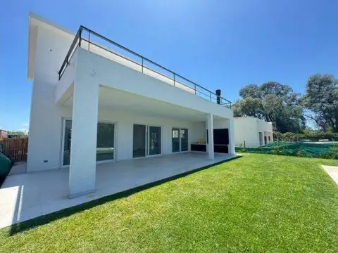 Casa 5 ambientes con 3 baños