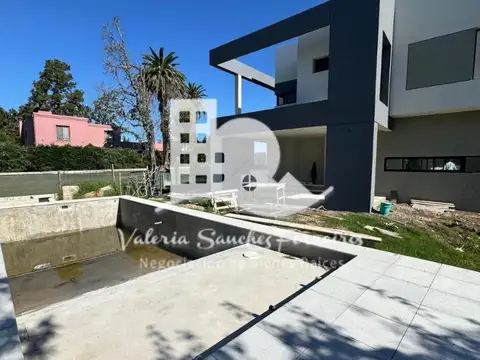 Casa 5 ambientes con 4 baños