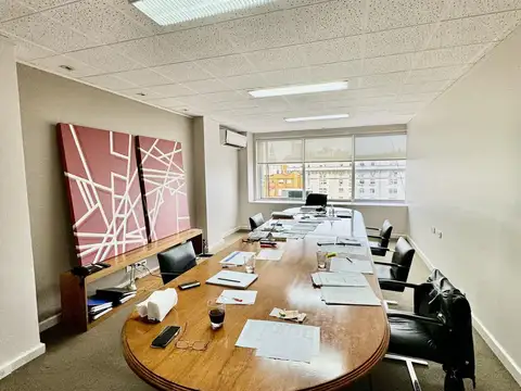 Piso Corporativo de 667 m² en Edificio Emblemático a metros del Congreso