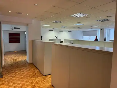 Oficina en Alquiler con 2 cocheras
