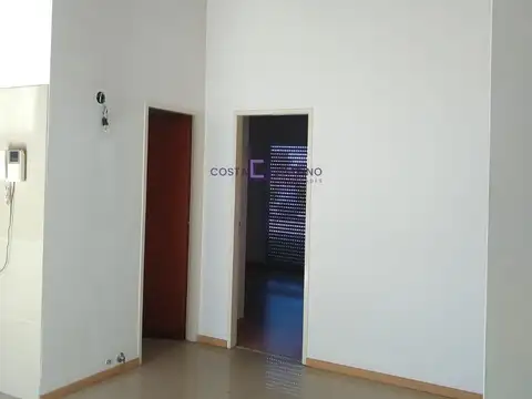 Departamento de 2 ambientes en segundo piso al contrafrente con balcón