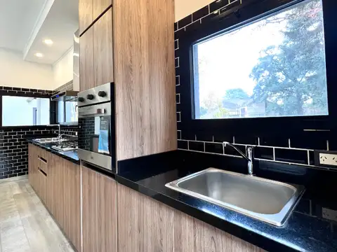 Casa en Venta con 4 cocheras