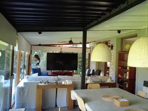 Casa en Venta con 2 cocheras