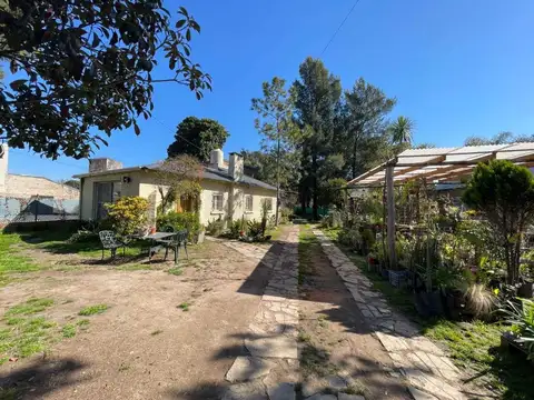 Casa 6 ambientes con 2 baños