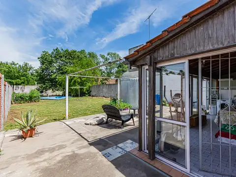 Casa en lote propio 3 amb con jardín y pileta
