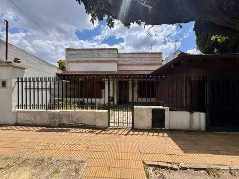 VENTA CASA EL PALOMAR 3 AMBIENTES A RECICLAR