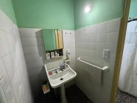 Casa 5 ambientes con 1 baño
