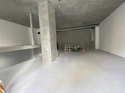 Venta Espectacular local sobre Directorio 151 m2