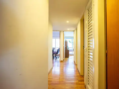 Oficina 5 ambientes con 2 baños