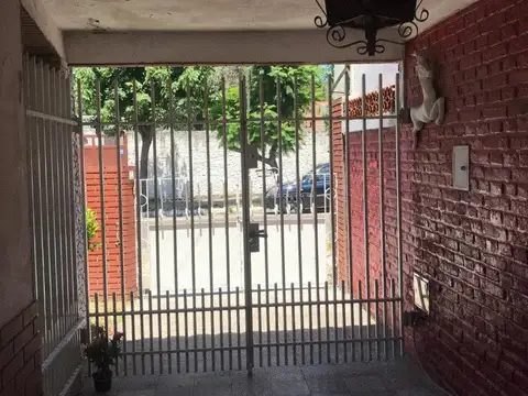 CASA - VENTA - VILLA E. MADERO - 4 AMBIENTES - SOBRE LOTE DE 8.66 X 43.26