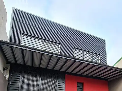 Excelente Galpon/deposito con oficinas y ascensor - Banfield