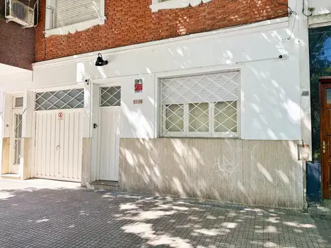 PH en La Plata de dos dormitorios con cochera al frente