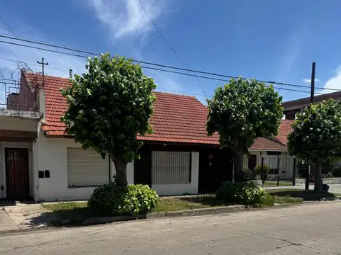 Casa + Dpto + Galpon - Las Avenidas