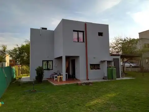 Casa en Venta en Villa Catalina, USD 140.000