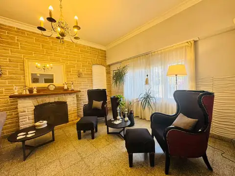 Casa 8 ambientes con 3 baños