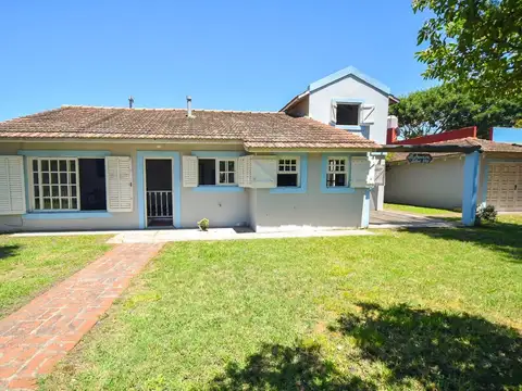 CASA 4 AMBIENTES CON PARQUE GARAGE SANTA CLARA