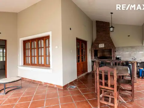 Casa 4 ambientes con 2 baños