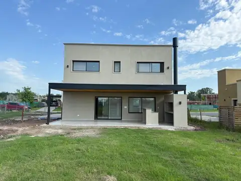 Casa 5 ambientes con 3 baños