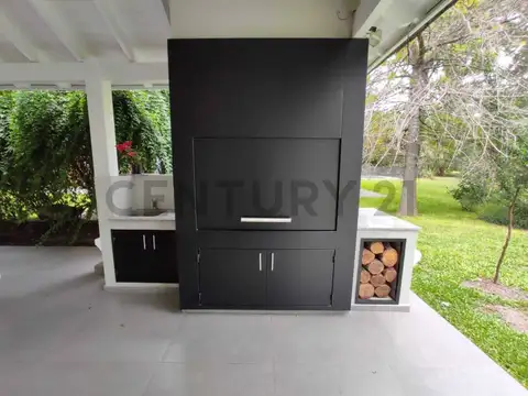 Casa en Alquiler con 2 cocheras