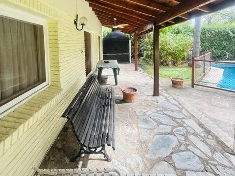 CAPTO CRÉDITO casa en venta 5 amb CON PILETA FRENTE AL GOLF EN COUNTRY LOS HORNEROS.