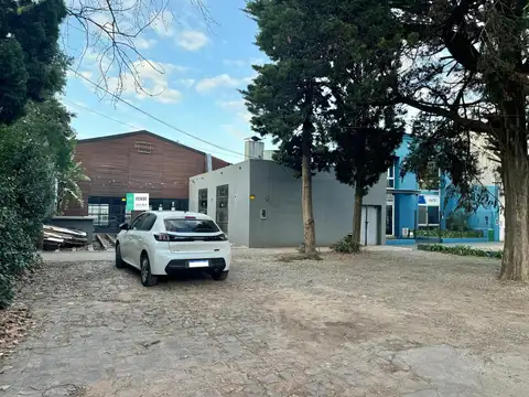 IMPRESIONANTE LOCAL SOBRE CALLE PRINCIPAL EN EL BAJO DE SAN ISIDRO.