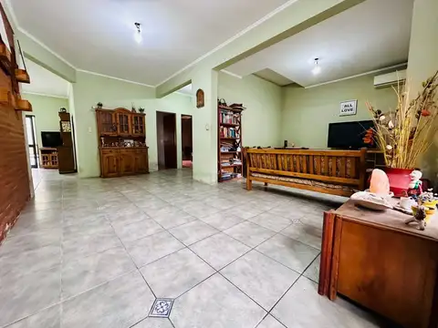 NUEVO VALOR  CASA 4 AMB. C/GARAGE Y GRAN PATIO