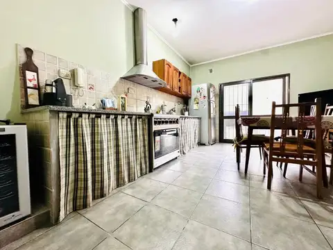 NUEVO VALOR  CASA 4 AMB. C/GARAGE Y GRAN PATIO