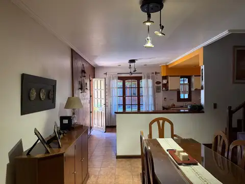 VENTA CASA 3 AMBIENTES CON QUINCHO Y JARDÍN