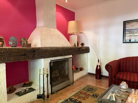 VENTA CASA 3 AMBIENTES CON QUINCHO Y JARDÍN